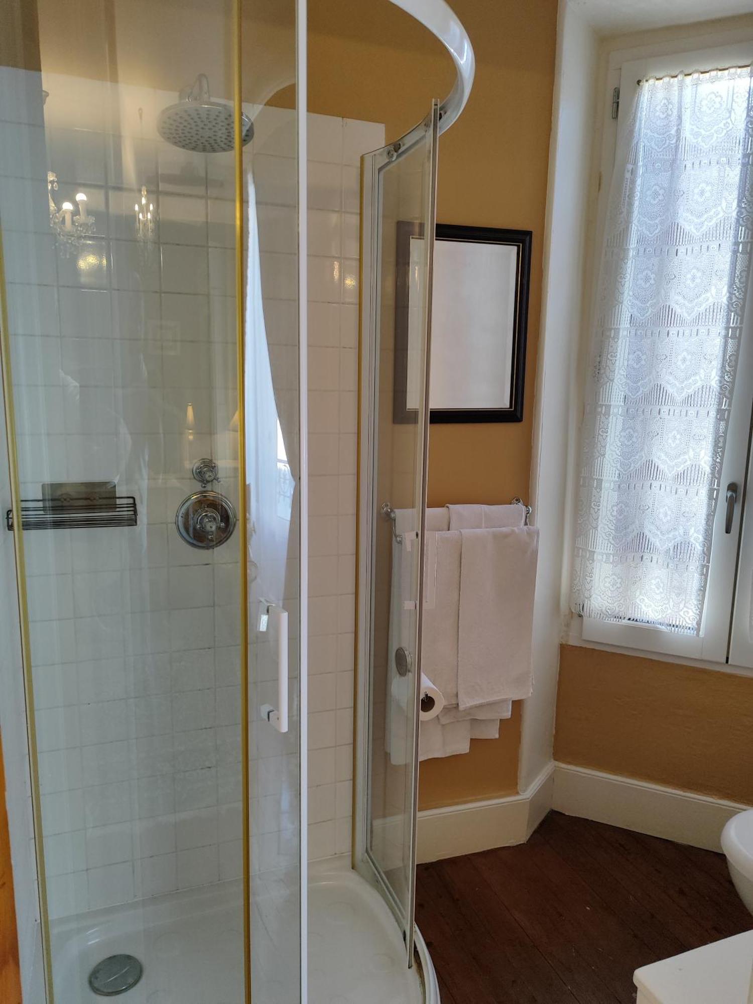 L'Entree Chambres D'Hotes Bar & Restaurant Castillonnès Zewnętrze zdjęcie