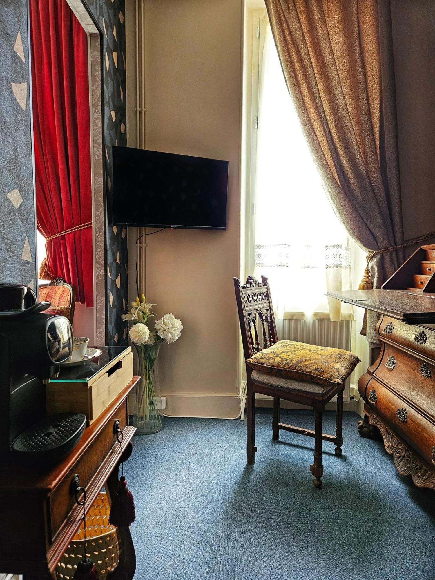 L'Entree Chambres D'Hotes Bar & Restaurant Castillonnès Zewnętrze zdjęcie