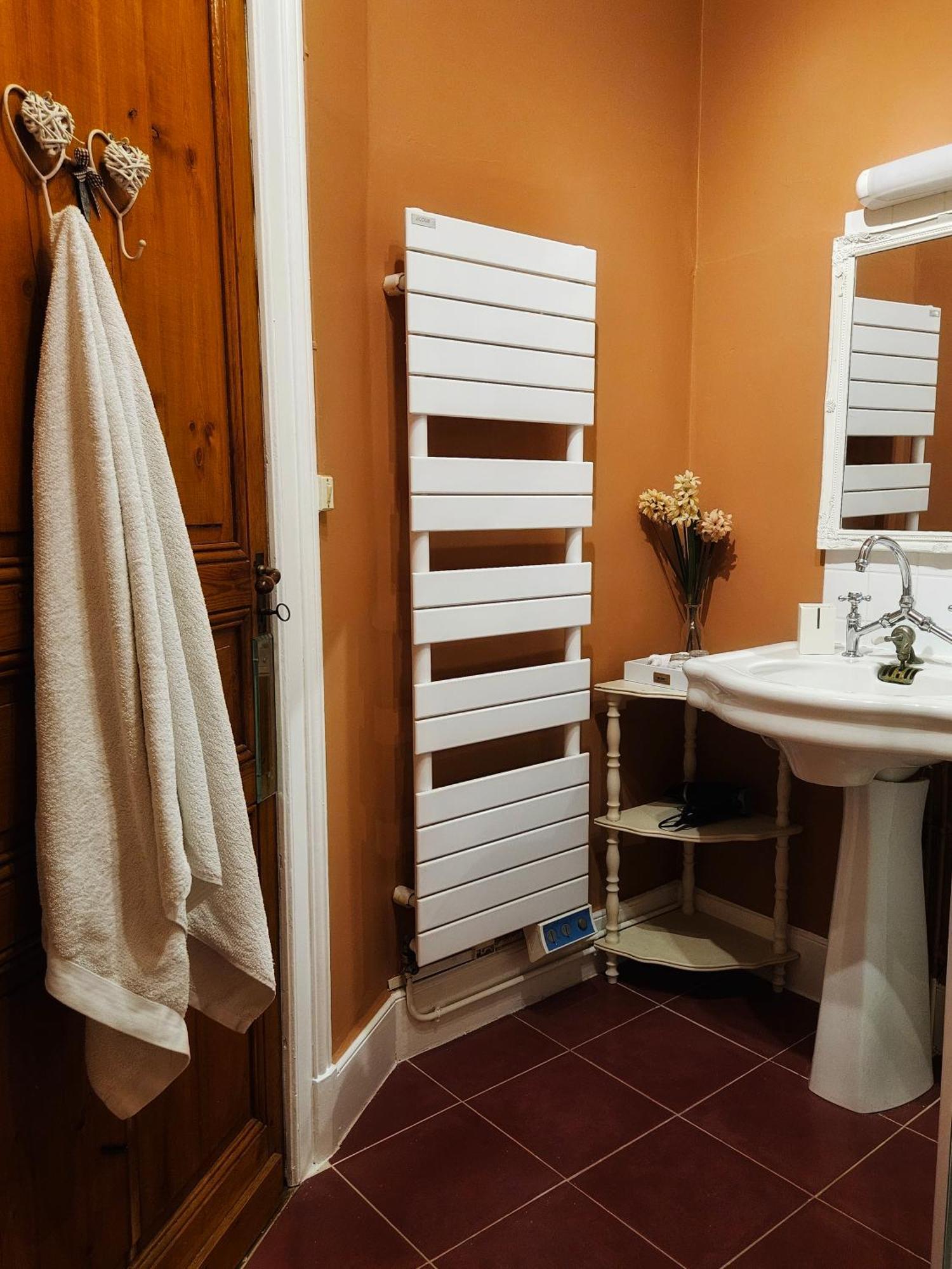 L'Entree Chambres D'Hotes Bar & Restaurant Castillonnès Zewnętrze zdjęcie